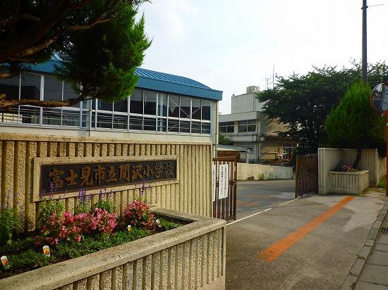 Primary school. Fujimi Municipal Sekizawa to elementary school 702m