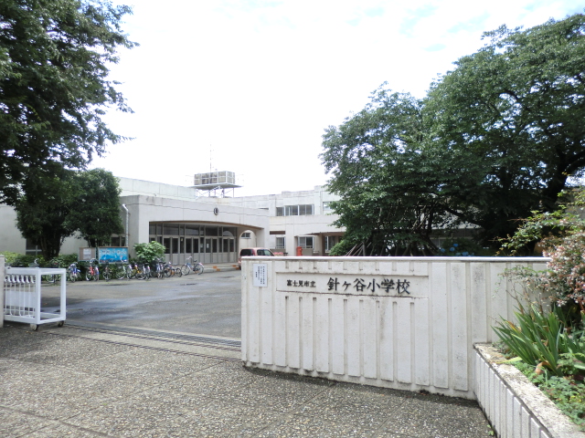 Primary school. 718m to Fujimi Municipal Hariya elementary school (elementary school)