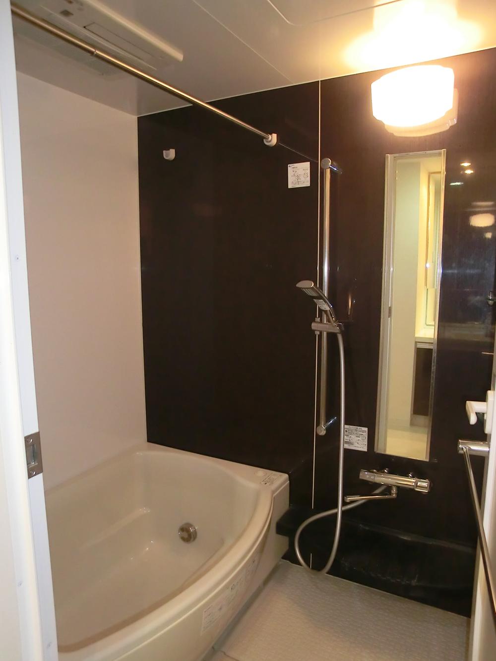 Bathroom. Full Otobasu with bathroom ventilation dryer