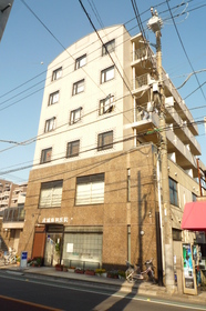 Building appearance. This apartment southwestward