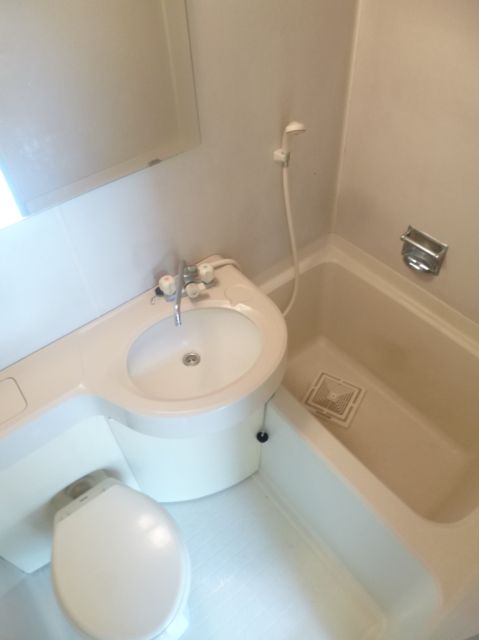 Bath. Cleaning also happy to unit bus ☆