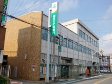 Bank. Saitama Resona Bank Kamifukuoka 179m to the branch (Bank)
