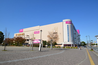 Shopping centre. 800m until ion Oi (shopping center)