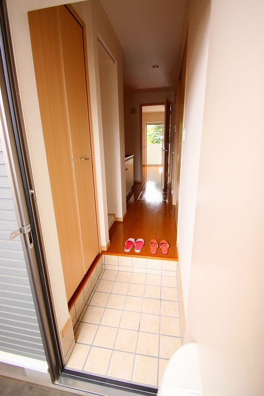 Entrance. ■ Same apartment It is similar to indoor photo