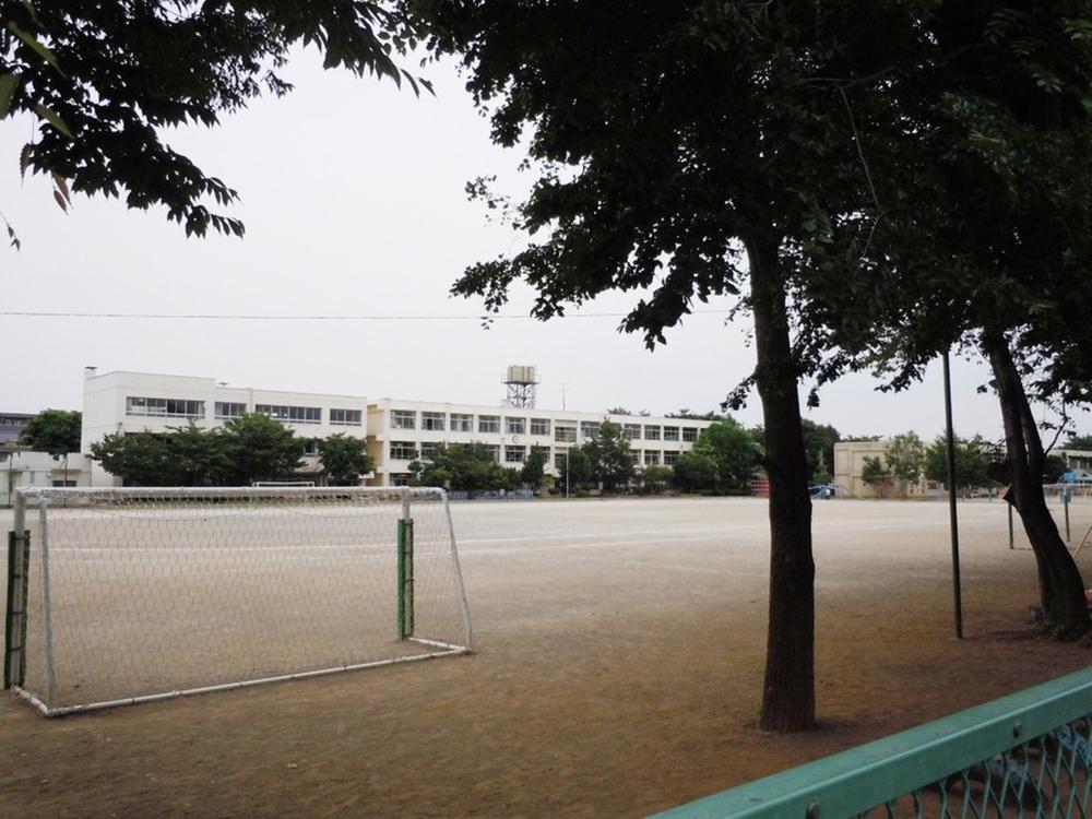 Primary school. Until the piece Nishi Elementary School 440m