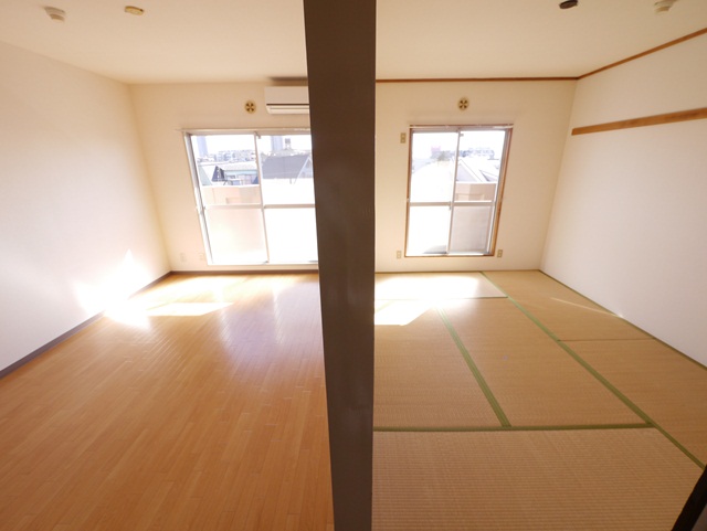 Living and room. Western style room ・ Japanese-style room