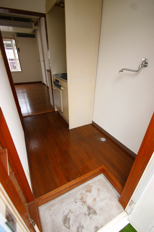 Entrance. ■ Same apartment It is similar to photo