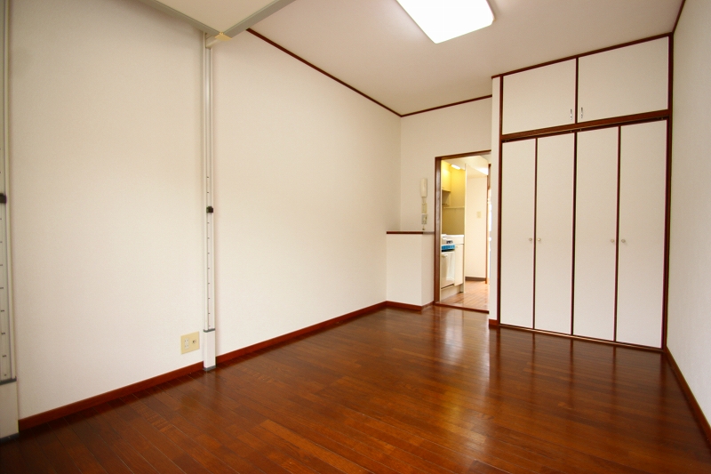 Living and room. ■ Same apartment It is similar to photo
