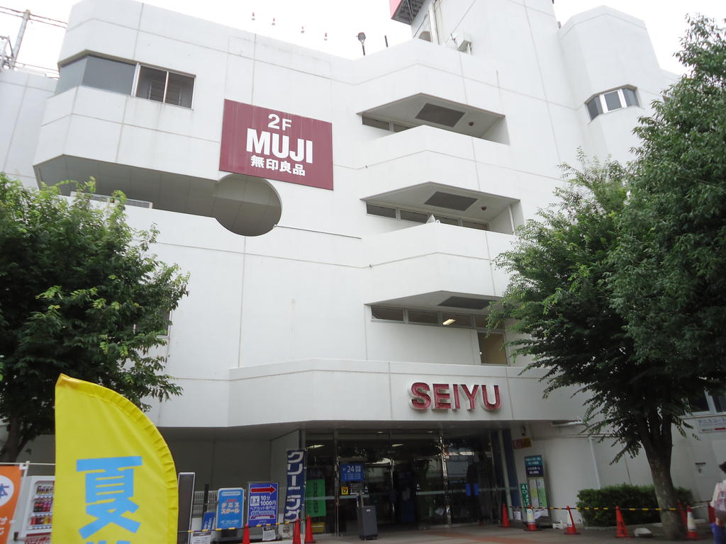 Supermarket. Seiyu Kamifukuoka store up to (super) 693m