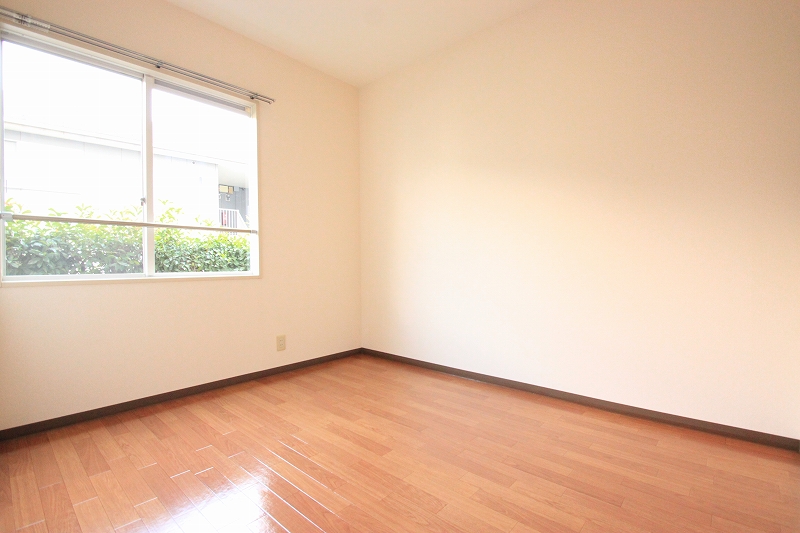 Other room space.  ■ Same apartment It is similar to photo