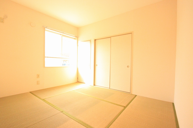 Other room space.  ■ Same apartment It is similar to photo