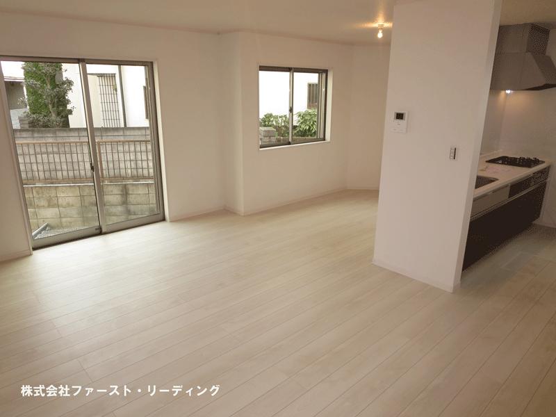 Living. 18.5 ~ 20 Pledge LDK By removing the partition of the Japanese-style room 23.8 ~ You can also you live as a luxury LDK 24.3 quires! (Same specification equipment)