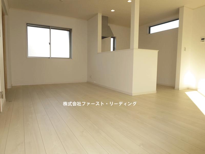 Living. 18.5 ~ 20 Pledge LDK By removing the partition of the Japanese-style room 23.8 ~ You can also you live as a luxury LDK 24.3 quires! (Same specification equipment)