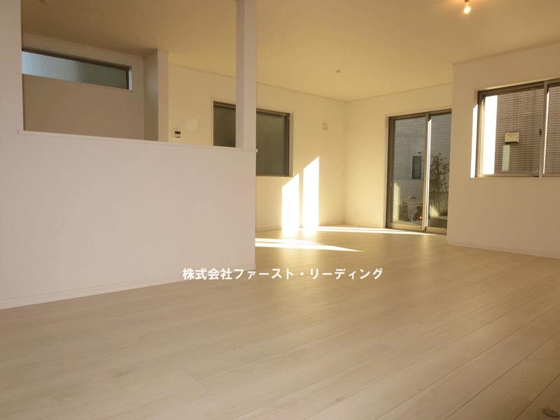 Living. 18.5 ~ 20 Pledge LDK By removing the partition of the Japanese-style room 23.8 ~ You can also you live as a luxury LDK 24.3 quires! (Same specification equipment)