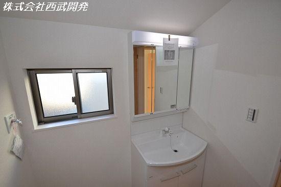 Wash basin, toilet. Indoor (12 May 2013) Shooting  [Building 2] 
