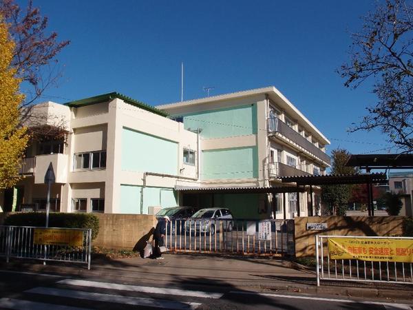 Primary school. 180m up to municipal Tsurugaoka Elementary School