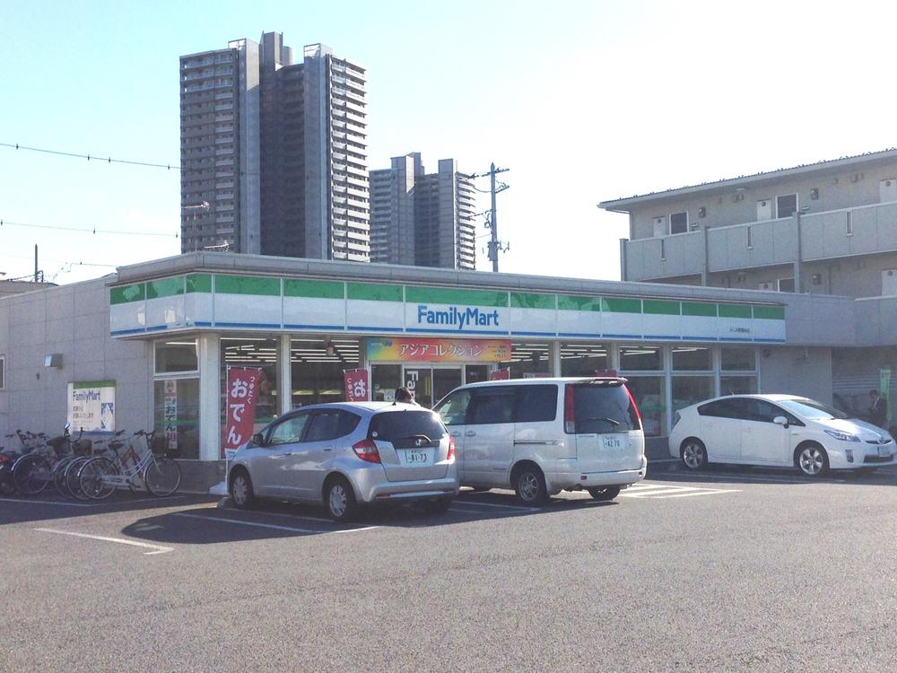 Convenience store. 600m to FamilyMart