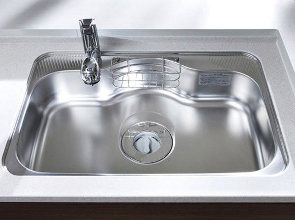 Kitchen.  [Quiet wide sink] Adopt a sink of the whole washable wide sizes, such as a frying pan or large wok. By applying a special processing further to the kitchen sink back, It is low-noise specifications that suppresses the sound of water wings.