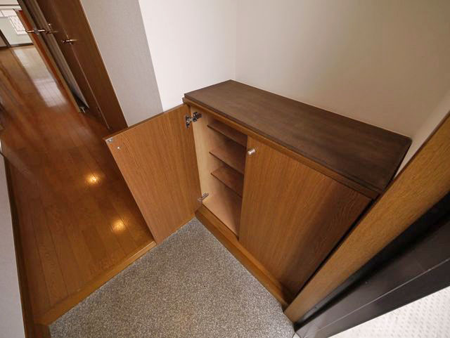 Entrance. Cupboard