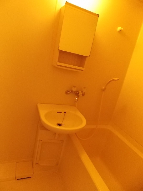 Bath. bathroom.