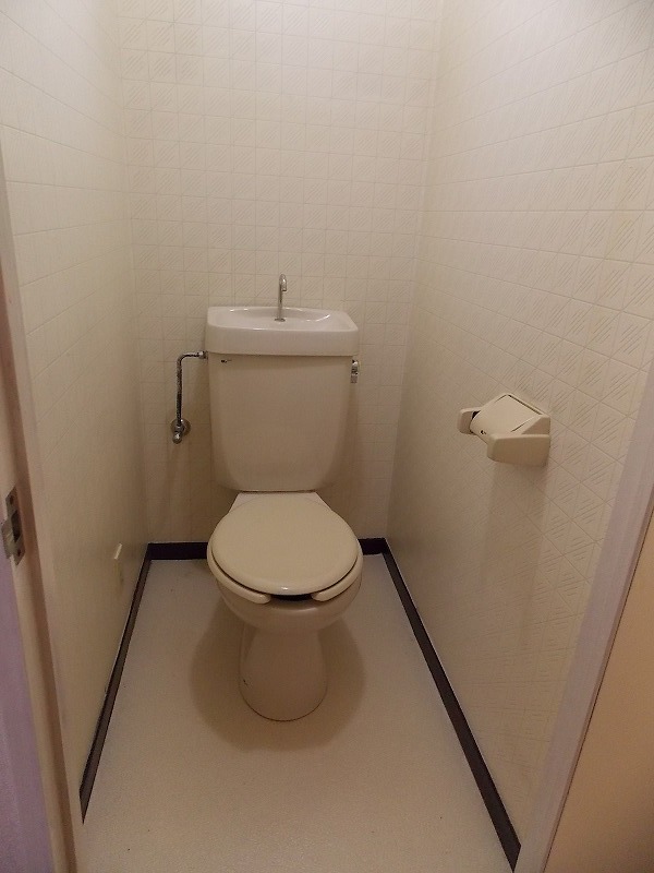Toilet. toilet.
