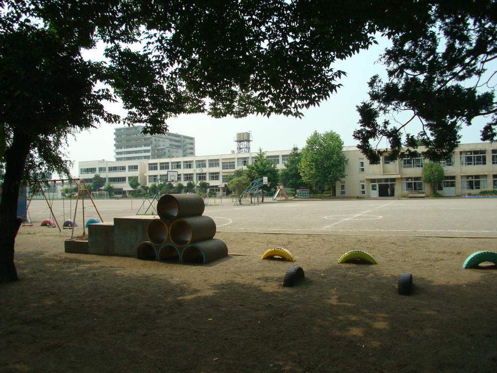 Primary school. 324m to Fujimino Tatsukoma Nishi Elementary School