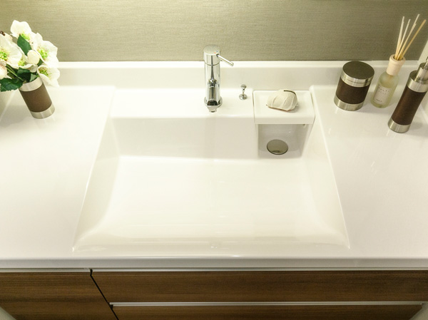 Bathing-wash room.  [Artificial marble of the Square bowl and single-lever faucet] Because integrated counter and the bowl is a seamless, Clean easy to just wipe quickly. In addition to the vanity of water plugs, Pull out the spout, Adoption of a single-lever faucet type. It is also useful when you cleaning.