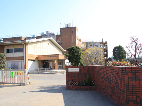 Surrounding environment. Kamekubo elementary school (a 10-minute walk / About 800m ※ Park Front) (1-minute walk / About 80m ※ Bright Court)