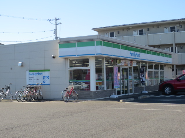 Convenience store. 250m to Family Mart (convenience store)