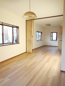 Living and room. Because the corner room is a two-sided lighting!