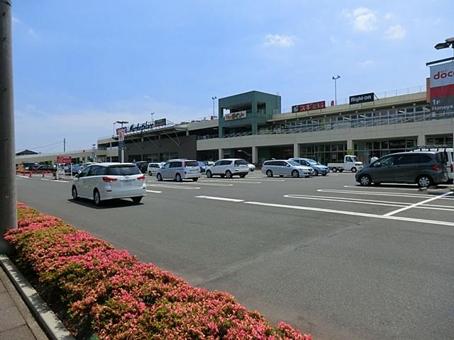 Shopping centre. Until UNICUS Miyoshi 1575m