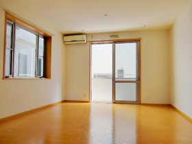 Living and room. ◆ Is a two-sided lighting corner room ◆