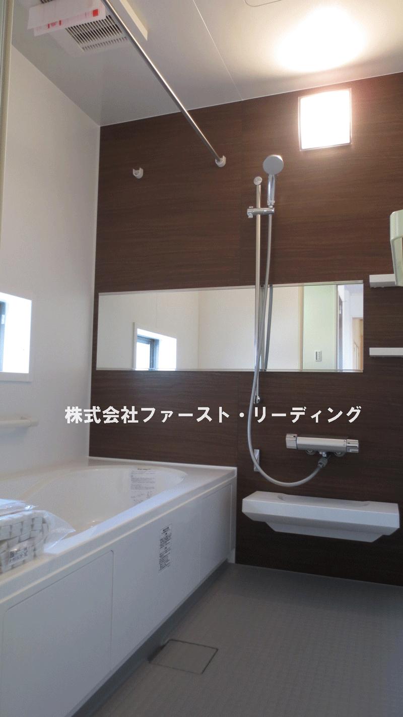 Bathroom.  [Building 2] Luxury system unit bus (spacious 1 tsubo size) I'm glad semi-automatic Reheating heat insulation is also permitted to slow return home your family! (December 16, 2013) Shooting
