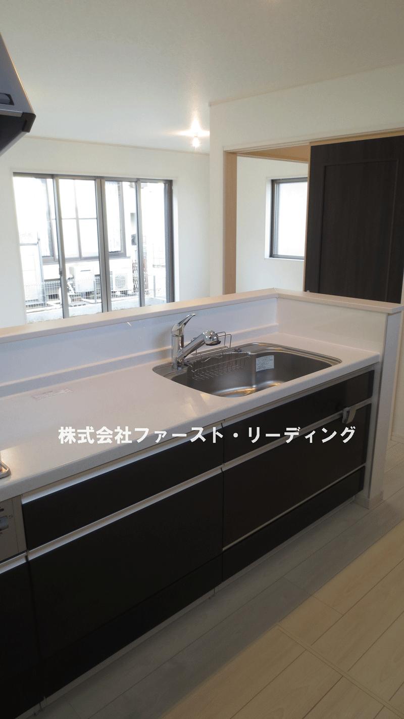 Kitchen.  [Building 2] Luxury kitchen ・ Also Katazuki clean sink around because it is equipped with a water purifier! (December 16, 2013) Shooting