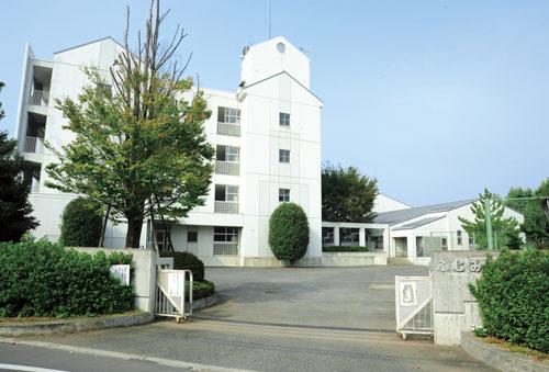 Junior high school. 200m up to municipal Fukuoka junior high school