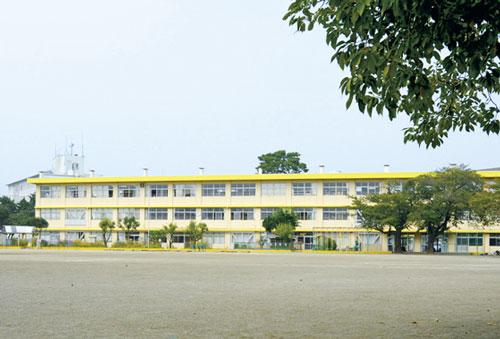 Primary school. Municipal Uwanodai until elementary school 360m
