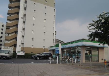 Convenience store. 430m to Family Mart (convenience store)