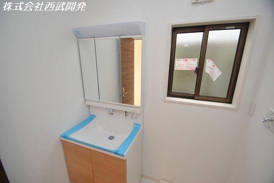Wash basin, toilet. Indoor (12 May 2013) Shooting [Building 2] 