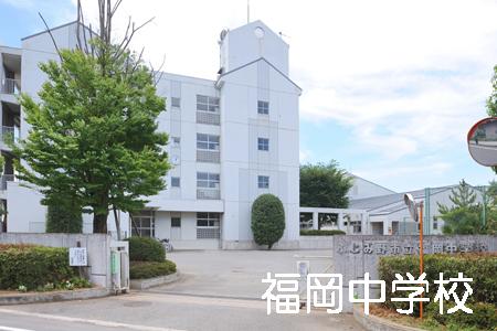 Junior high school. 850m to Fukuoka junior high school