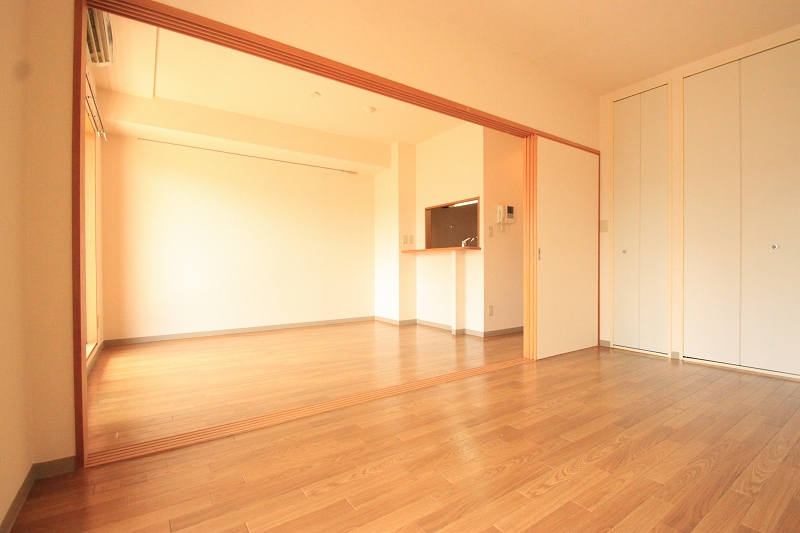 Living and room. ■ Same apartment It is similar to photo