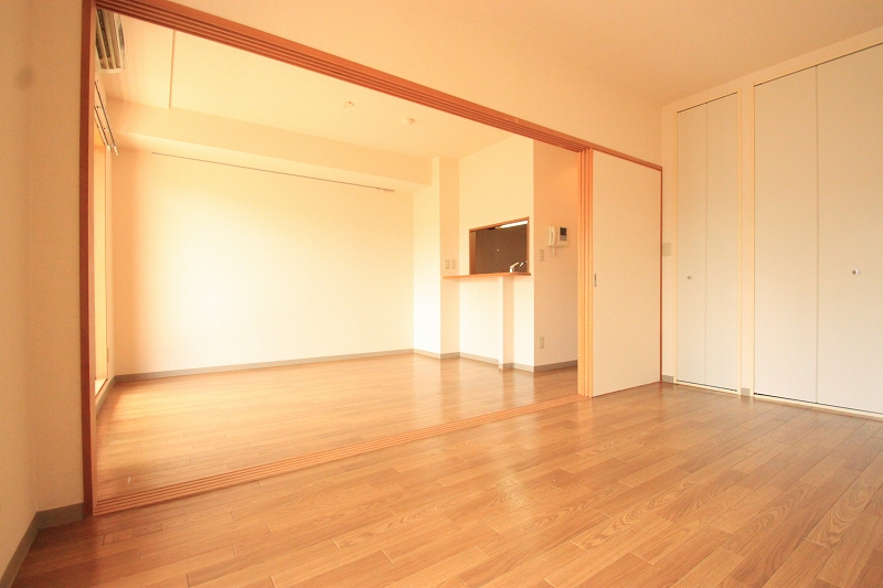 Living and room.  ■ Same apartment It is similar to photo