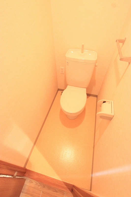 Toilet. ■ Same apartment It is similar to photo