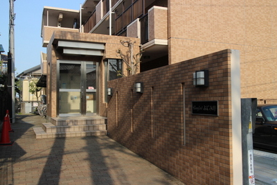 Entrance. Toilet