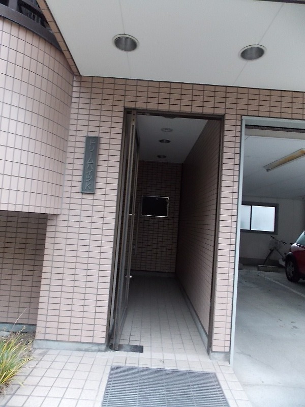 Entrance. entrance.