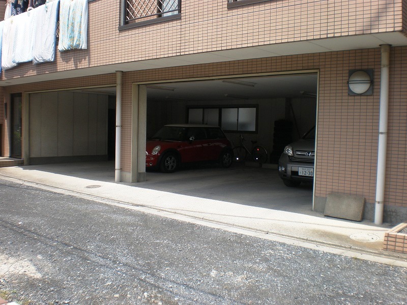 Parking lot. Built garage.