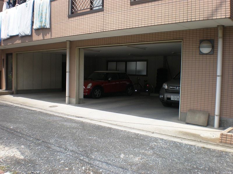 Parking lot. Built garage. 