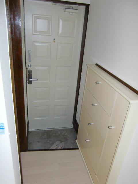 Entrance. Entrance ・ Shoebox