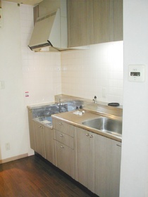 Kitchen. It marked with IH cooking heater.