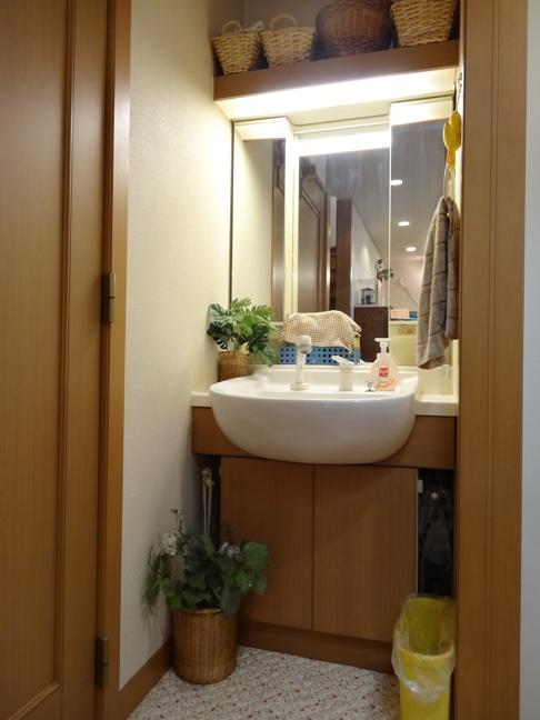 Wash basin, toilet. 2F wash basin (12 May 2013) Shooting