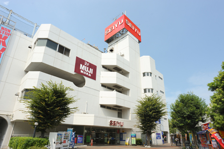 Supermarket. Seiyu Kamifukuoka store up to (super) 423m